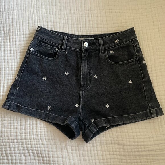 PacSun Pants - PacSun Black High Rise Daisy Embroidered Cuffed 100% Cotton Mom Shorts Size 28